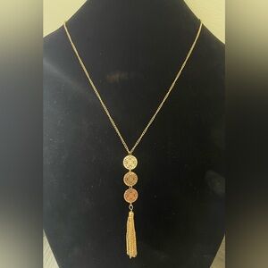 NWOT Elegant Pendant Necklace 18”